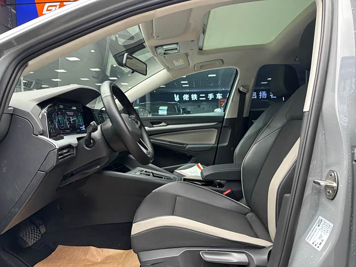 Фото 7 - Volkswagen Golf