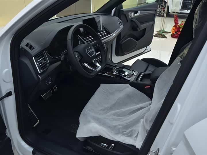 Фото 4 - Audi Q5L