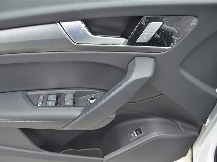 Фото 5 - Audi Q5L