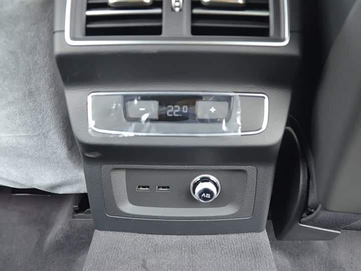 Фото 9 - Audi Q5L