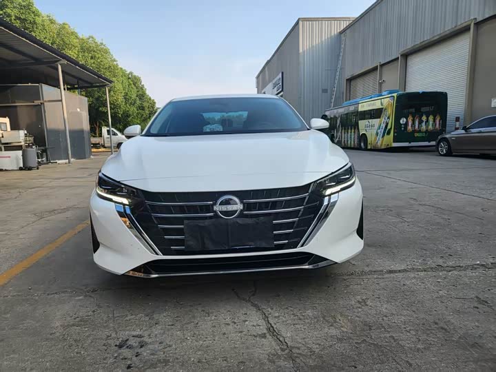 Фото 2 - Nissan Sylphy