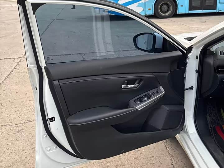 Фото 9 - Nissan Sylphy