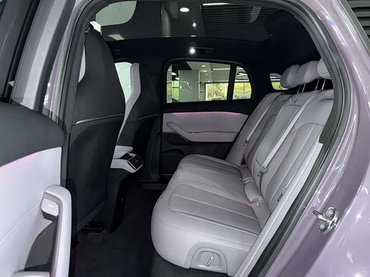 Фото 9 - Nio EC6