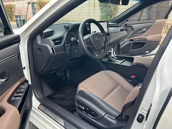 Фото 4 - Lexus ES