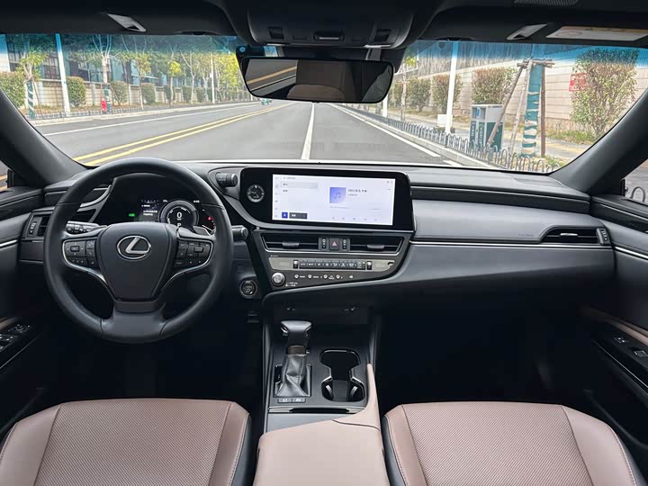 Фото 5 - Lexus ES