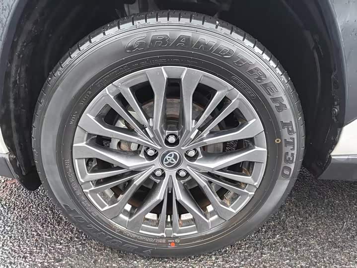 Фото 5 - Toyota Wildlander