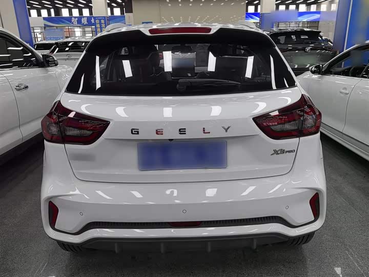 Фото 6 - Geely Vision X3
