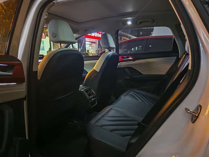 Фото 8 - Volkswagen Tharu