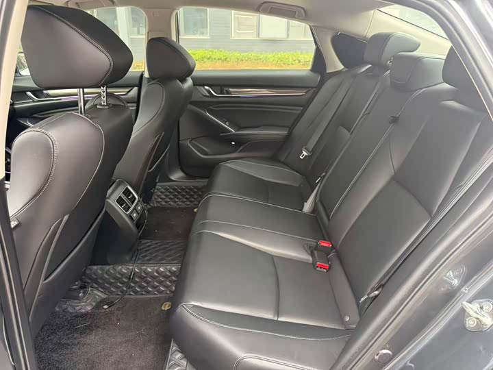 Фото 8 - Honda Accord