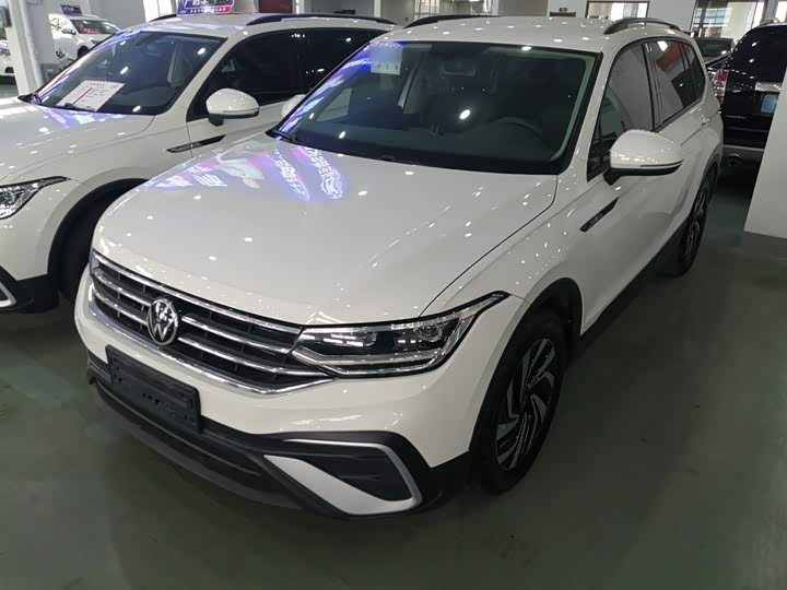 Фото 2 - Volkswagen Tiguan L Pro