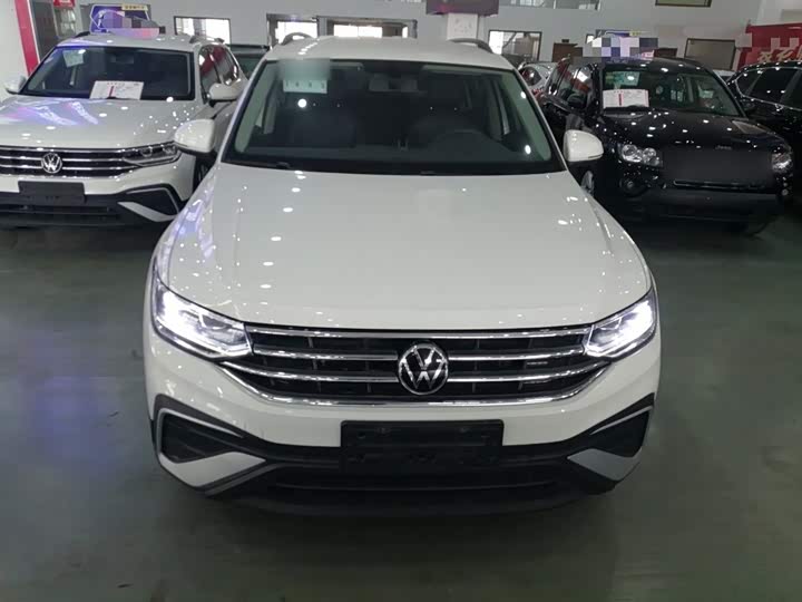 Фото 3 - Volkswagen Tiguan L Pro