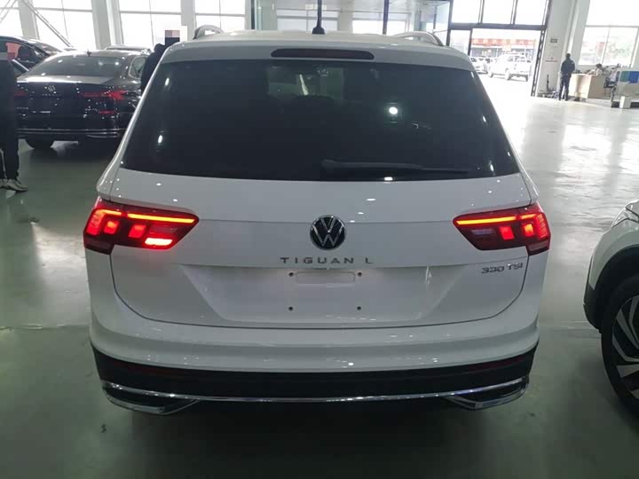 Фото 6 - Volkswagen Tiguan L Pro