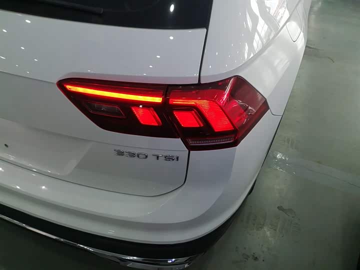 Фото 8 - Volkswagen Tiguan L Pro