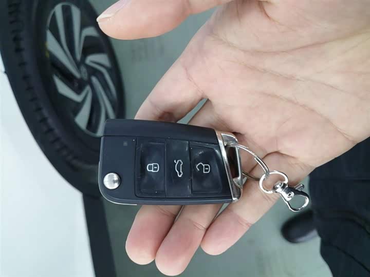 Фото 9 - Volkswagen Tiguan L Pro