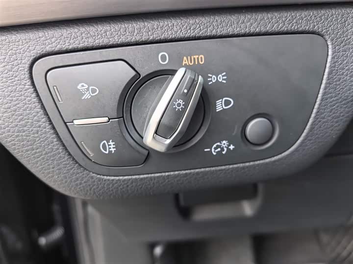 Фото 7 - Audi Q5L