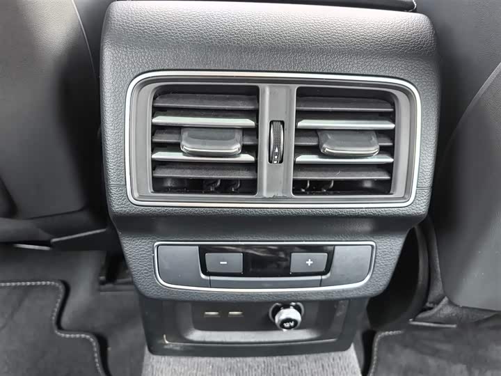 Фото 8 - Audi Q5L