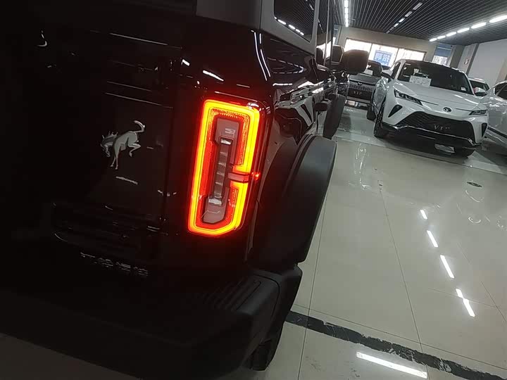 Фото 8 - Ford Bronco