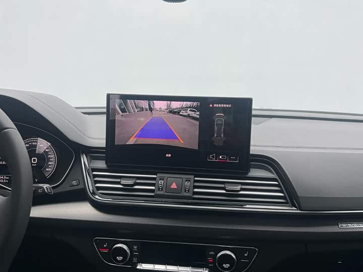 Фото 8 - Audi Q5L