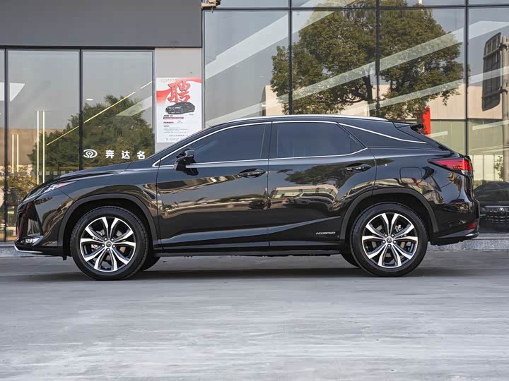 Фото 4 - Lexus RX