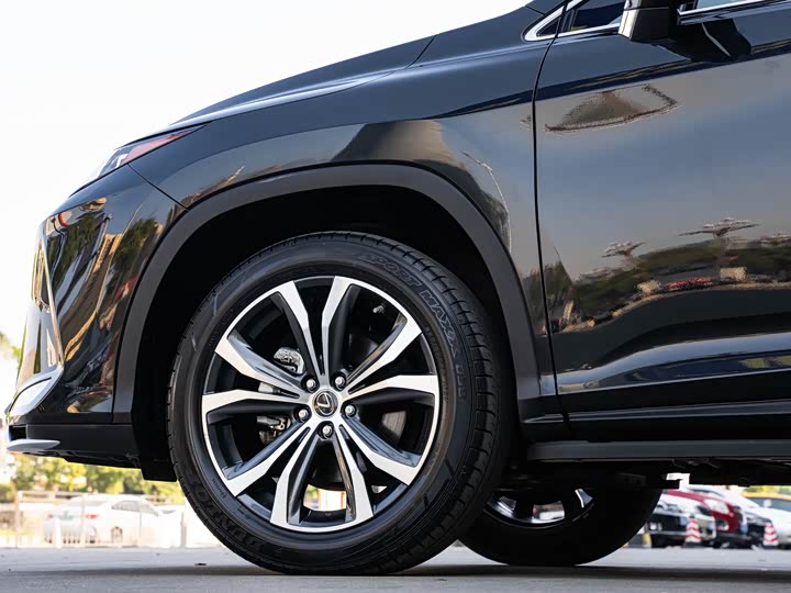 Фото 8 - Lexus RX