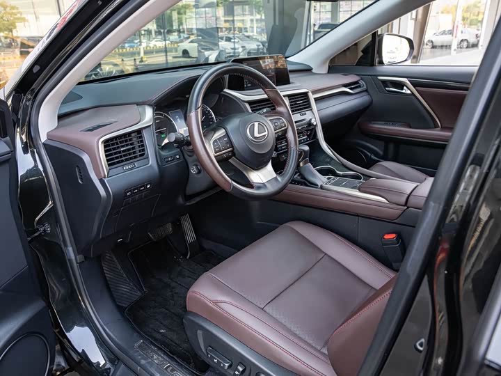 Фото 9 - Lexus RX