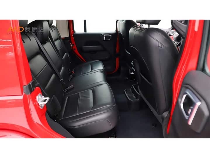 Фото 8 - Jeep Wrangler