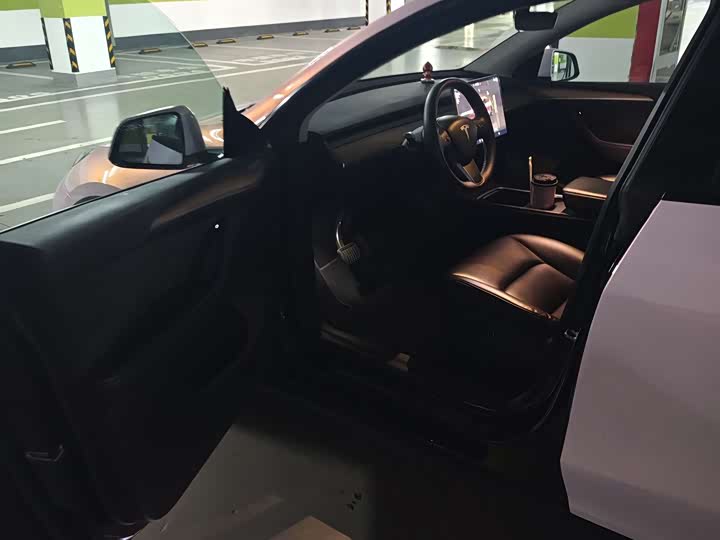 Фото 6 - Tesla Model Y