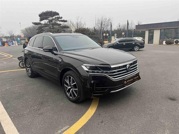Фото 3 - Volkswagen Touareg