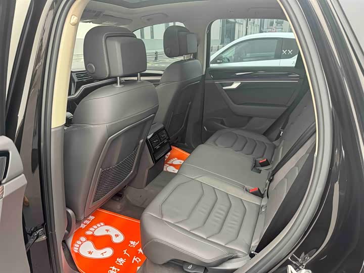 Фото 5 - Volkswagen Touareg