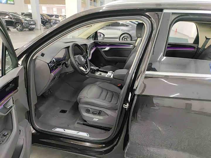 Фото 6 - Volkswagen Touareg