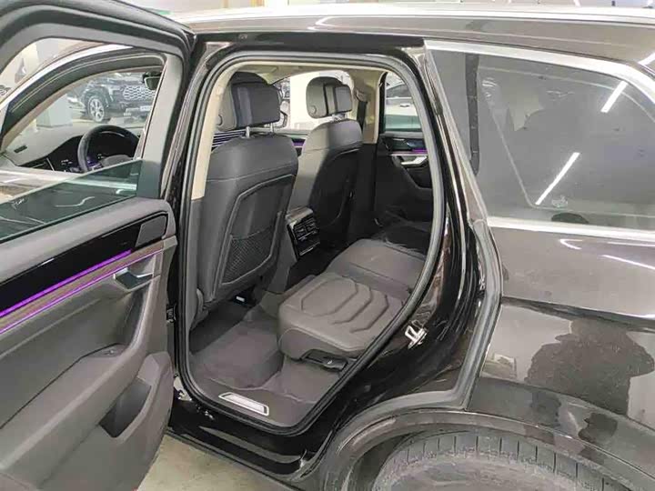 Фото 7 - Volkswagen Touareg