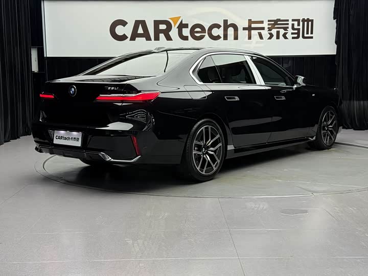 Фото 4 - BMW 7 Series