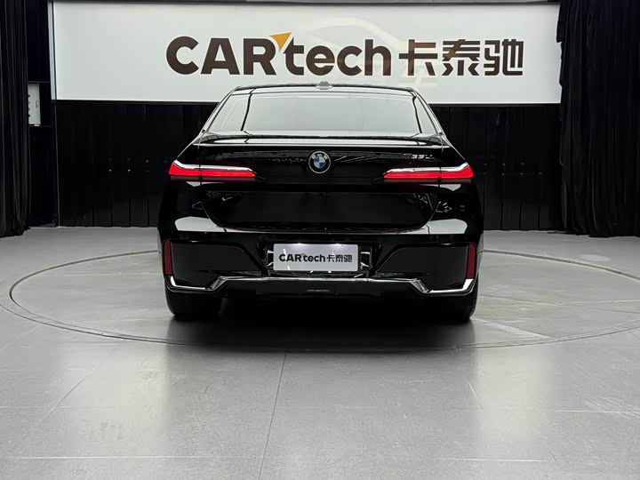 Фото 5 - BMW 7 Series