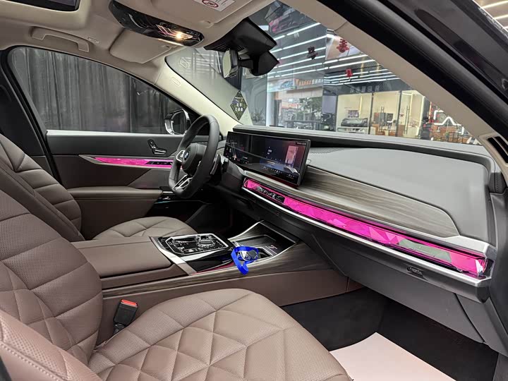 Фото 8 - BMW 7 Series