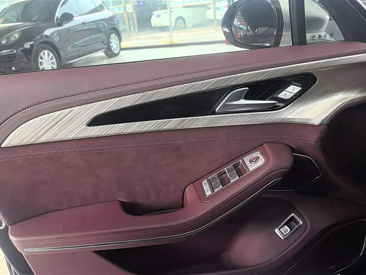 Фото 7 - Hongqi H9