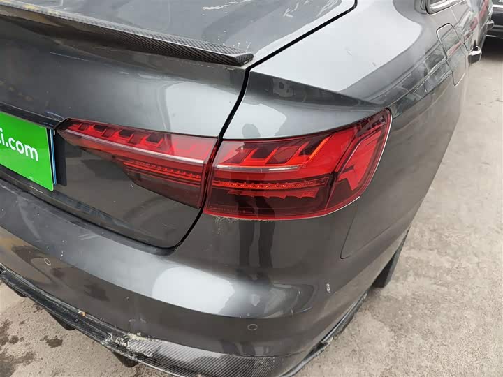 Фото 8 - Audi A4L