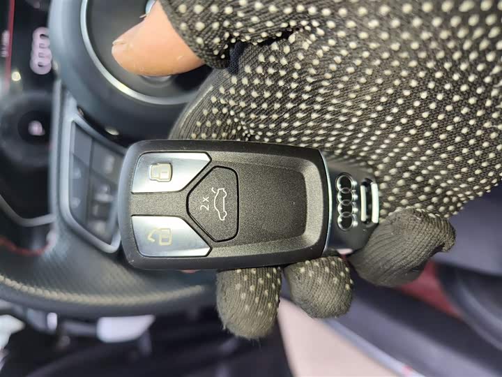 Фото 9 - Audi A4L