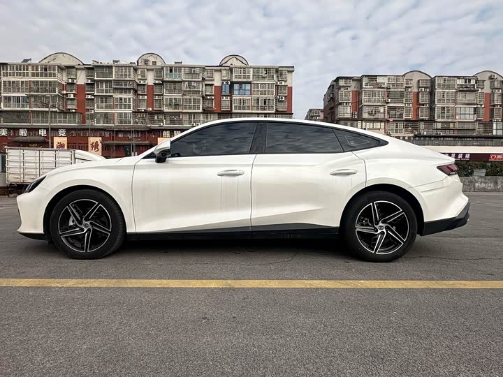 Фото 7 - MG Motor 7