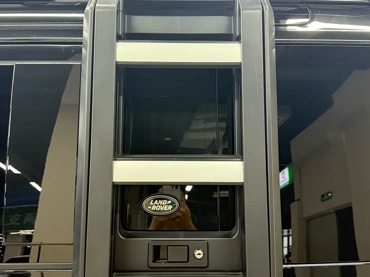 Фото 8 - Land Rover Defender