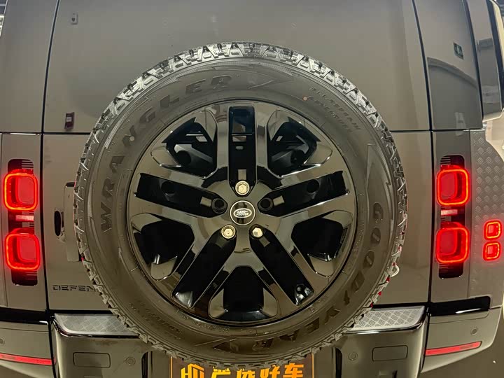 Фото 9 - Land Rover Defender