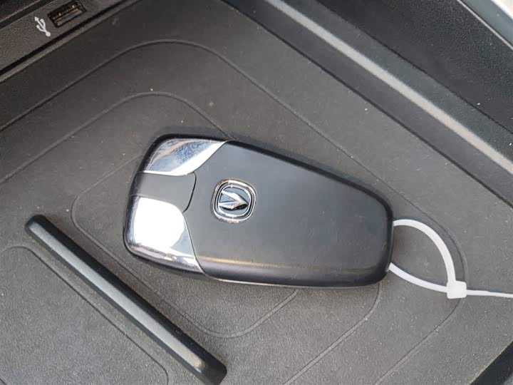 Фото 9 - Changan UNI-T