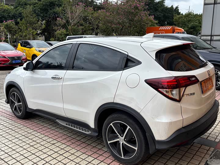 Фото 4 - Honda Vezel
