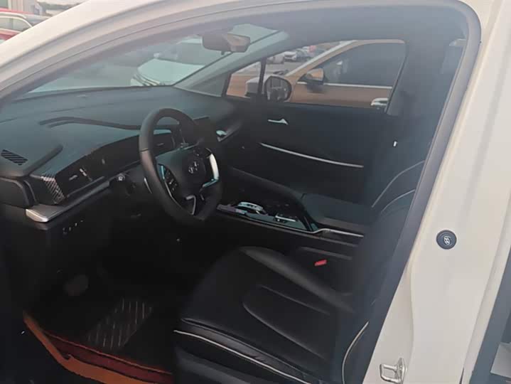 Фото 9 - Hyundai Custo