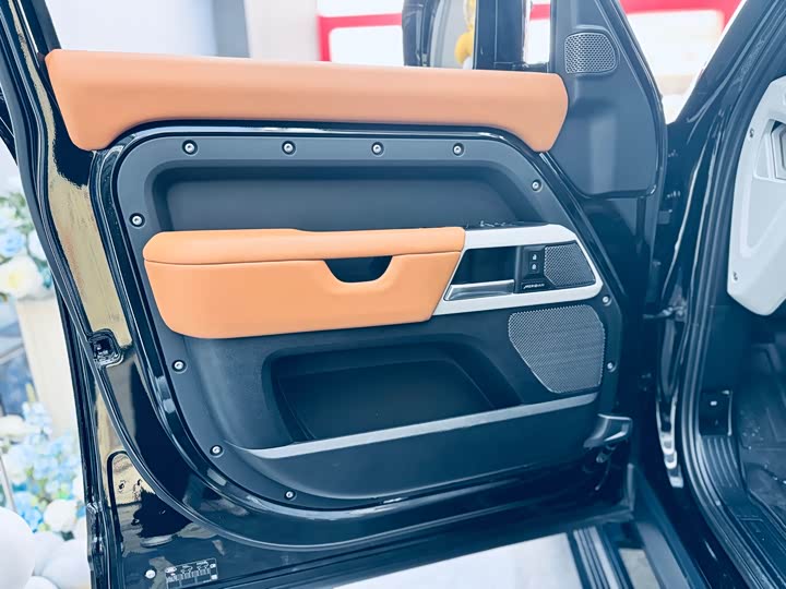 Фото 6 - Land Rover Defender