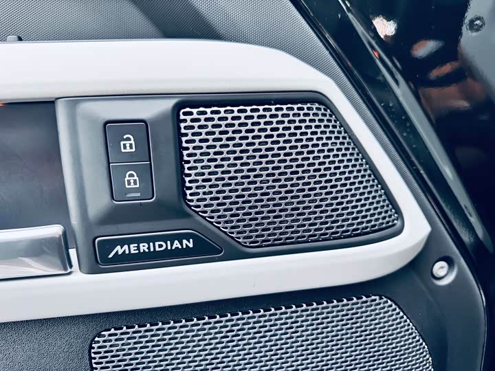 Фото 7 - Land Rover Defender