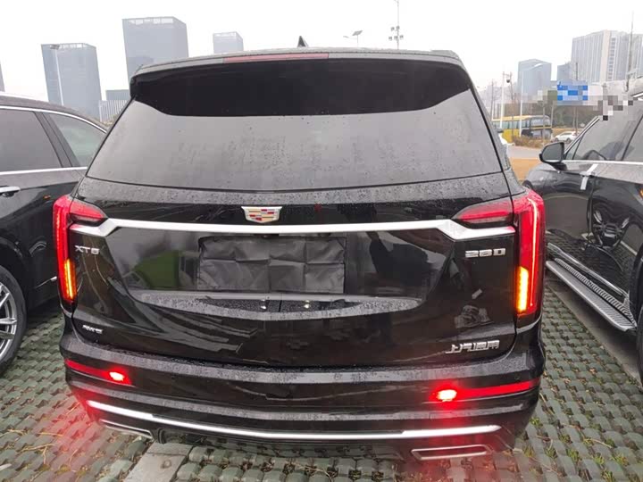 Фото 6 - Cadillac XT6