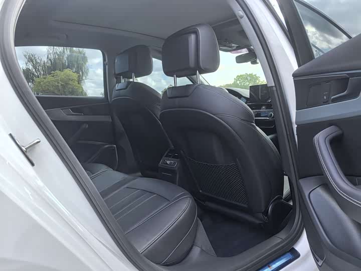 Фото 5 - Audi A4L