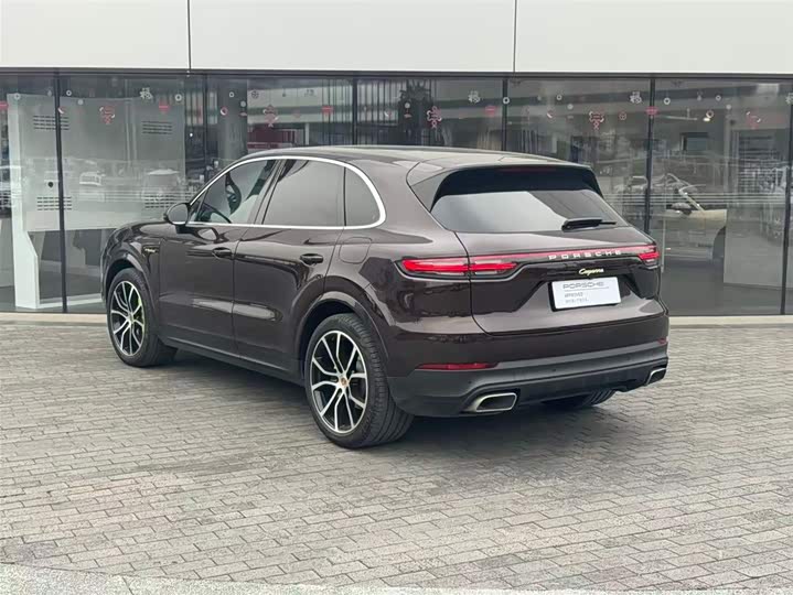 Фото 3 - Porsche Cayenne Hybrid