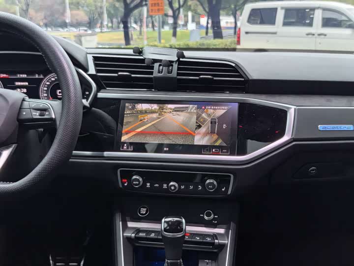 Фото 6 - Audi Q3