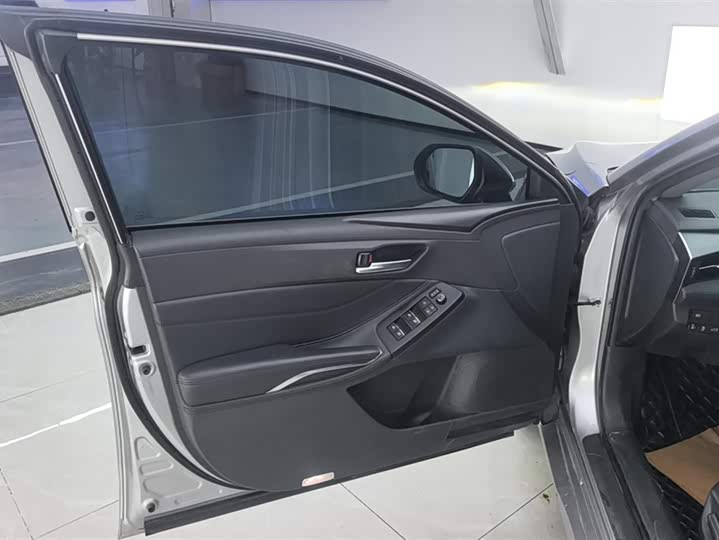 Фото 7 - Toyota Avalon